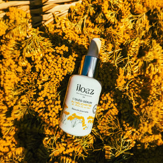 Sérum visage anti-âge bio nourrissant et en hydratant intensément la peau.